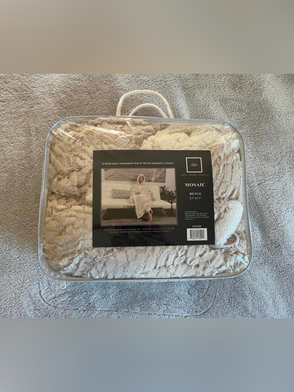 NWT Beige Chic Home Design Hooded Wrap Blanket with Sherpa Lining 51”x71”